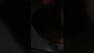 Tranh thủ mẹ vắng nhà cái là đêm nào cũng qua quắn quýt với con cu bự của bố dượng