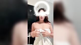 Dâm phụ 2k4 vú to chổng đít bự thọc cu giả vào lồn phê phát điên