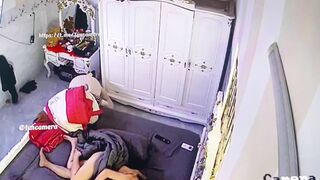 Bố chồng con dâu loạn luân đang vào trận thì thằng con phá
