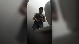 QUAY LÉN GÁI CẤP 3 THAY ĐỒ..LÔNG CHYM MỚI MỌC LÚNG PHÚNG