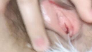 Cô em mới lớn thích nhét đuôi cáo lỗ đít