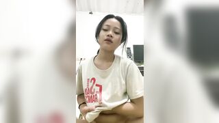 Rau dâm dục thủ dâm lồn hồng bằng son