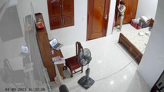Hack cam xem em gái dâm đít to to mặc đồ lót thay đồ rên phê vcl