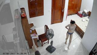 Hack cam xem em gái dâm đít to to mặc đồ lót thay đồ rên phê vcl