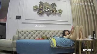 Em dâm mình dây thọc cu giả khổng lồ lút bím rên phê phát điên