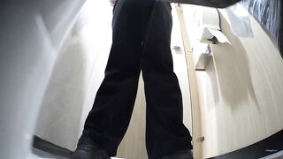 Phát thèm em dâm mông to to chổng mông phơi lồn rậm lông trong toilet cực phê