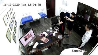 Hack camera trog phòng nhà thiết kế nổi tiếng,mấy chị e vì 1 bộ áo dài mà khoe thân