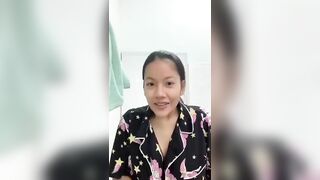 Gạ tình em dâm vú khủng vạch áo khoe hàng ti hồng hồng hào cực phẩm
