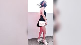 Dắt 2 em ghệ xinh đẹp lên sân thượng show lồn để thỏa mãn đam mê public r về xe móc