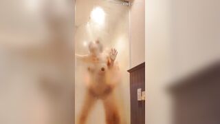 Xin con bạn Tắm ké, Mà đè ra lút cán Bám Kính Vú To Lồn Múp rên rỉ sướng tê lồn