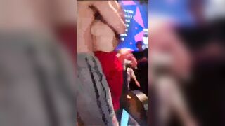 Em trong hộp đêm Trung Quốc sau khi uống rượu đã cởi đồ công khai nhảy múa khỏa thân