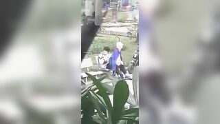 Bắt được đôi bạn trẻ dẫn nhau ra công viên địt
