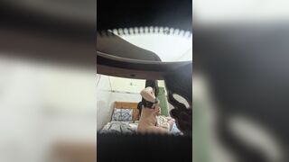 Quay lén vợ dắt bạn thân về đụ khi đi làm xa