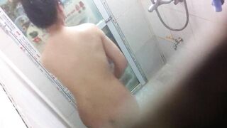 quay lén bé hàng xóm tắm chuồng nhìn dáng mình dây chỉ muốn