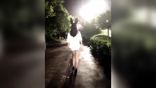 Vợ chiều chồng ra đường khoe lồn