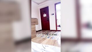 Nghe lời chồng ở chuồng ra nhận hàng shipper