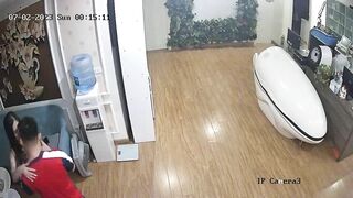 Quay lén phát hiện vợ ngoại tình cùng anh giao hàng