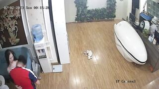 Quay lén phát hiện vợ ngoại tình cùng anh giao hàng