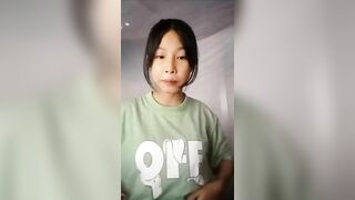 Em gái học sinh thủ dâm sướng bắn nước