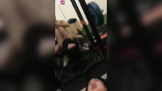 Anh PT chịch em gái gymer ngay tại phòng tập