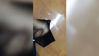 Mỗi khi chị gái kêu tôi đi giặt đồ ????