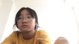 Dụ cô bạn kính cận nứng lồn show bím