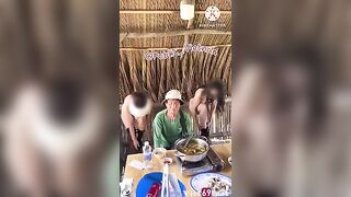 Hai em cởi đồ tiếp anh vé số