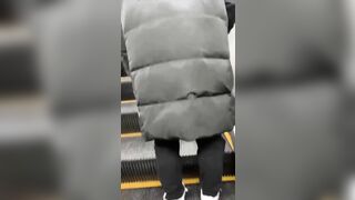 Vẫn là thanh niên đái lén