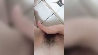 Em teen thủ dâm cực gắt trong nhà tắm rồi chiều đi địt với a ny cu to
