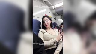 Gái xinh lên xe Bus, Show Vú Khủng Sục cu cho người Lạ Xuất Tinh thủ dâm