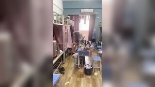 kí túc xá nữ đại chiến!