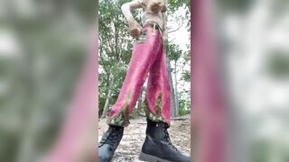 em gái tây vào rừng khoe lồn