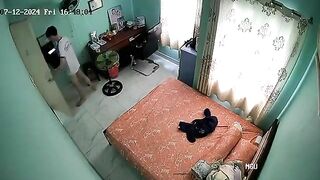 Lọ trong trọ bị đặt cam quay lén