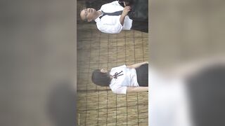 Thầy giáo *** dâm em học sinh mông to khi núp mưa