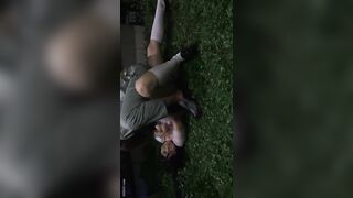 Thầy giáo *** dâm em học sinh mông to khi núp mưa
