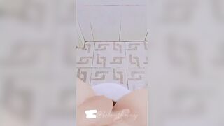 Em sinh viên dâm móc lồn bắn nước gửi ny xem