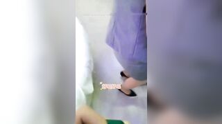 Biến thái sờ hàng em phục vụ phòng mông to dâm đãng kích thích
