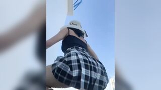 E teen mình dây xinh đẹp livetream show hàng public đái luôn trên sân thượng cực dâm