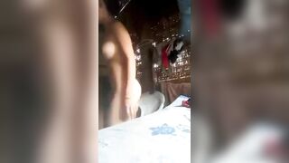 em gái bản vú to