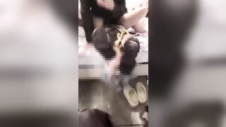 Địt vào cái lồn múp dụp không lông nhiều nước dâm đãng