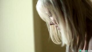 Mẹ kế nứng lồn quá,vào phòng con chồng địt trộm, và từ đó.....yêu nhau luôn