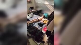 EM HỌ NGỦ TOÀN QUÊN ĐÓNG CỬA