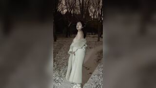 gái xinh chơi lớn show hàng giữ trời tuyết