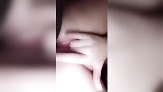 Chị gái lồn hồng móc ra nhiều nước
