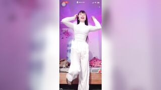 Gái show hàng