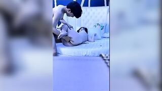 quay lén chồng ở nhà chén cô bạn thân của mình