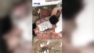 lộ clip em gái áo hoa bị anh trai đè ra phang ngay trên nền nhà rên phê lòi