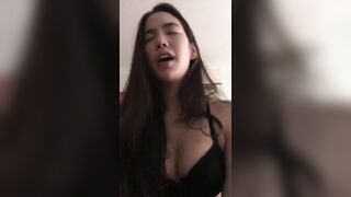 vẻ mặt tận hưởng của em sinh viêm dâm đãng