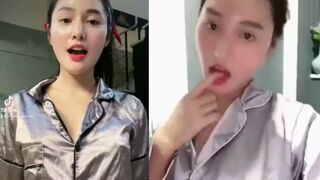 Em gọi video bảo nứng lắm
