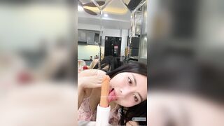 Bé Pong vú bự lồn hồng siêu nhiều nước nong lồn và lỗ đít bằng sextoy